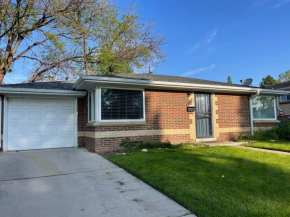 Shared house Central Denver- Queen sleeper sofa-24hr self check in one person